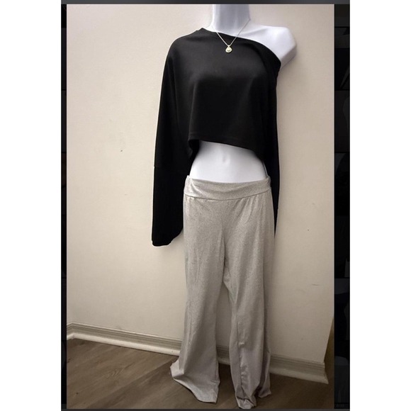 The Unbranded Brand Tops - Black One Shoulder Crop Top Long Sleeve Asymmetrical Neckline Size XL
